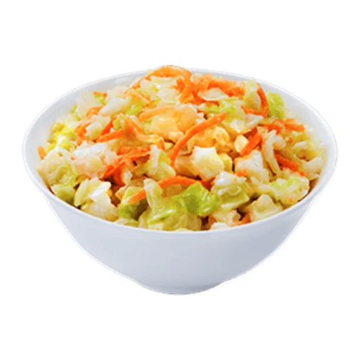 طبق سلطة ملفوف كريمية وباردة من الطازج.