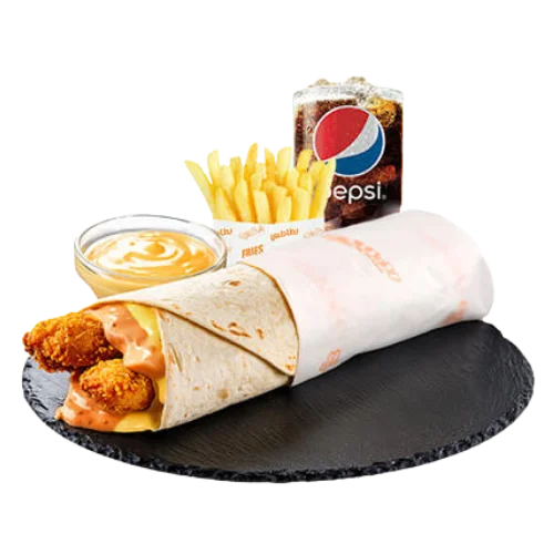 وجبة ساندويتش تكا طازج بدجاج مقرمش وصوص تكا في خبز تورتيلا مع بطاطس ومشروب